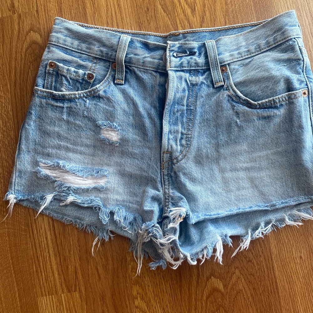 Levi’s cut off shorts